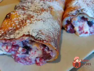 Рулет із фінського млинця з сирною начинкою