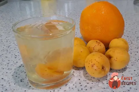 Абрикосовий компот на зиму з апельсином та корицею.