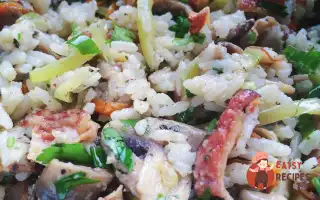 Рис З Овочами В Соусі Табаско, Зеленню Та Смаженим Беконом.