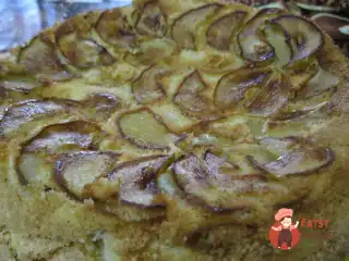 Яблучна шарлотка з кукурудзяним борошном