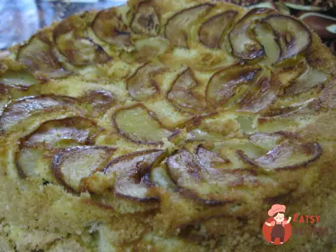 Яблучна шарлотка з кукурудзяним борошном