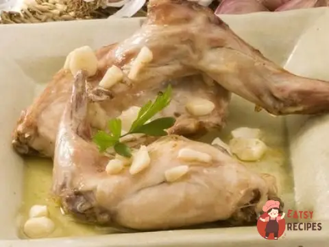 Кролик зі сметаною та грибами