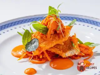 Смажений мінтай із томатним соусом