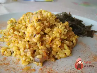 Булгур з грибами та морквою