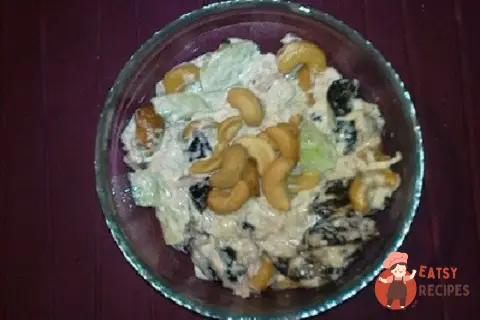 Салат «Чорногуця» з куркою та чорносливом
