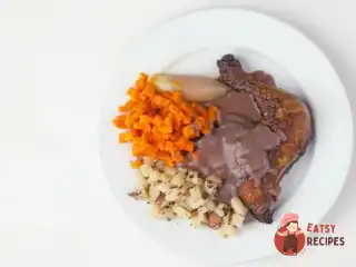 Півень у червоному вині