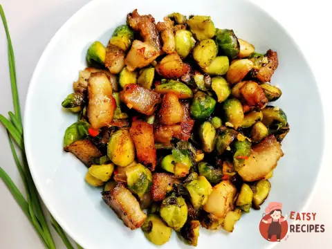 Свинячі щічки з брюссельською капустою