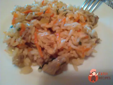 Плов з куркою на курячому бульйоні