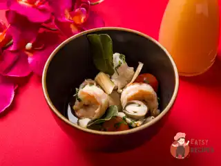 Том-ям з куркою та креветками