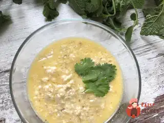Часникова юшка з адигейським сиром