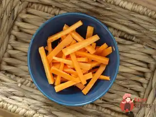 Мариновані морквяні палички