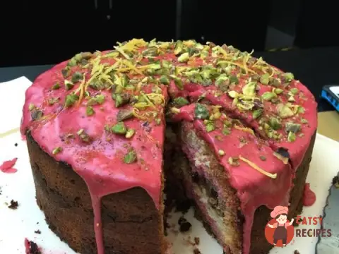 Бісквітний пиріг зі смородиною