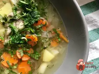 Легкий суп із сочевицею та курячим філе