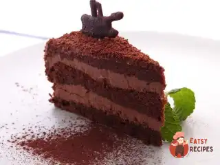 Торт «Прага» у шоколадній глазурі