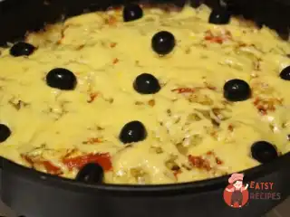 М'ясо картоплею, помідорами та сиром