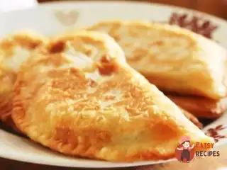 Чебуреки з м'ясом у хрусткому тісті
