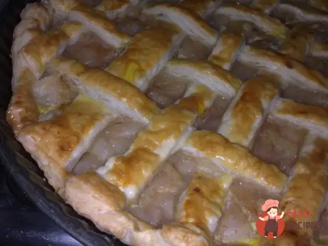 Листковий пиріг з грушами