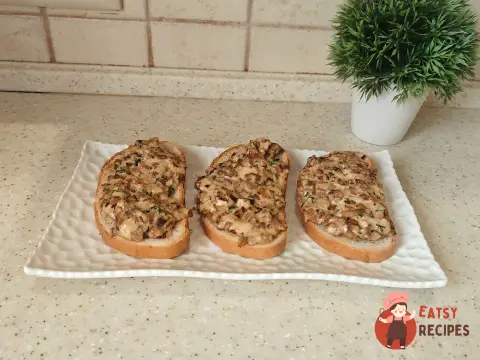Бутерброди з шампіньйонами та сиром