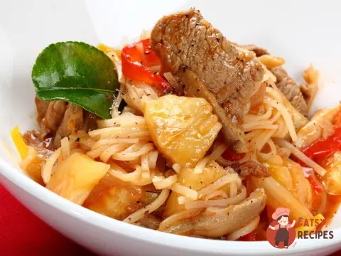 Кисло-солодка телятина з грибами гливи, перцем і ананасами