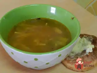 Томатний суп із часниковими булочками