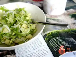 Салат з селерою та фруктами