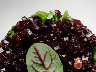 Оселедець під шубою з буряковим желе