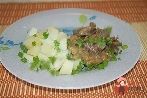 Курячі шлунки тушковані