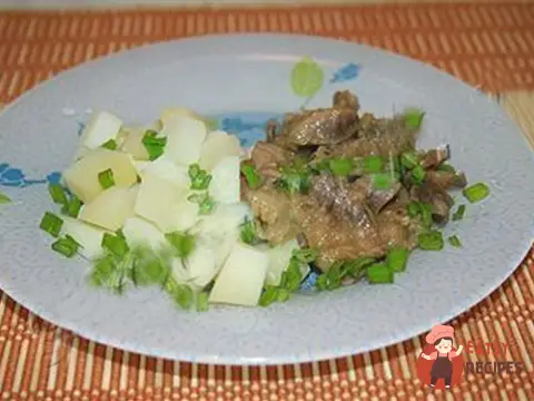 Курячі шлунки тушковані