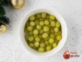 Крок 2: Виноград у шампанському