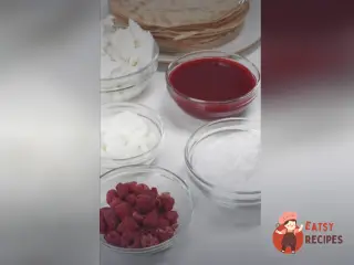 Крок 1: Домашній млинцевий торт з малиновим кремом