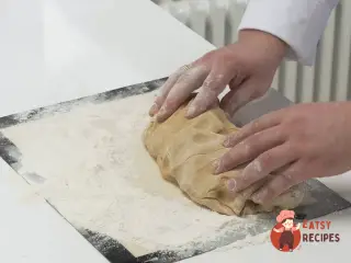 Крок 3: Класичний медовик із чорносливом