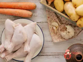 Курка запечена з картоплею