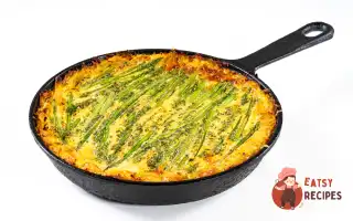 Кіш зі спаржею на картопляному коржі