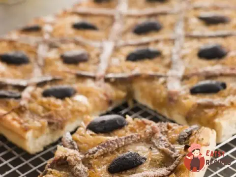Листковий пиріг з анчоусами та оливками