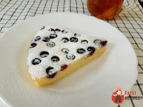 Манник із чорницею