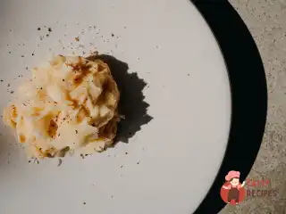 Скрембл із сиром тет-де-муан