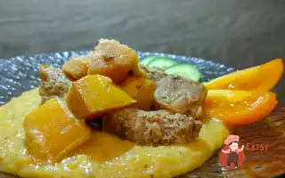 Свинина Тушкована З Айвою