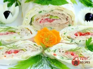 Рулет з горбушею та помідорами