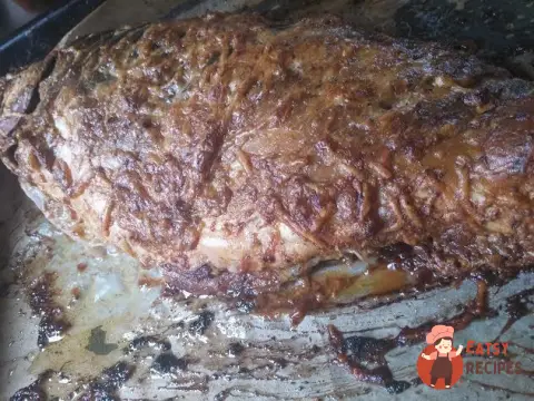 Золотий короп запечений з часником і песто.