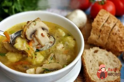 Гречаний суп з грибами та картопляними галушками