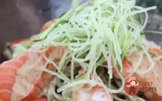 Теплий Салат Із Гречаної Локшини З Помідорами Та Лососем