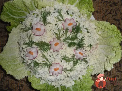 Листковий весняний овочевий салат