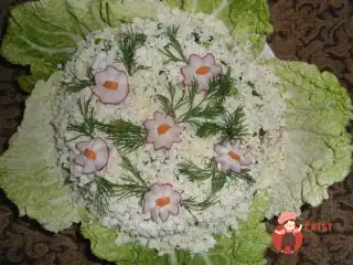 Листковий весняний овочевий салат