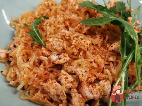 Кето-макарони по-флотськи з куркою
