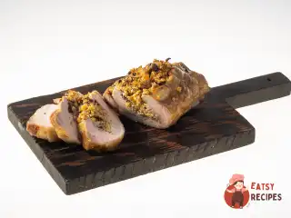 Запечена буженина з яблуком та сухофруктами в апельсиновій глазурі