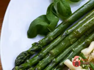 Спаржа з ​​лаймом та м'ятою