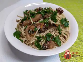 Локшина з морепродуктами