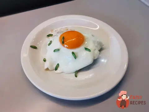 Біфштекс з яйцем