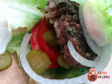 Гамбургер у листі салату по-ванкуверски