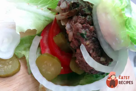 Гамбургер у листі салату по-ванкуверски